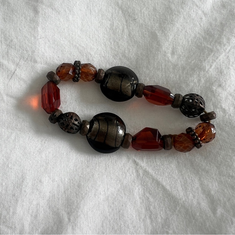 Elegant Beaded Bracelet in Red and Brown